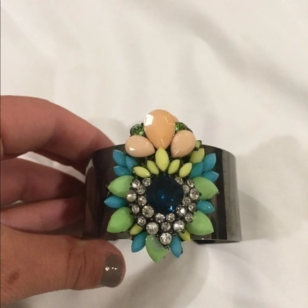 Stone metal cuff with glass stones